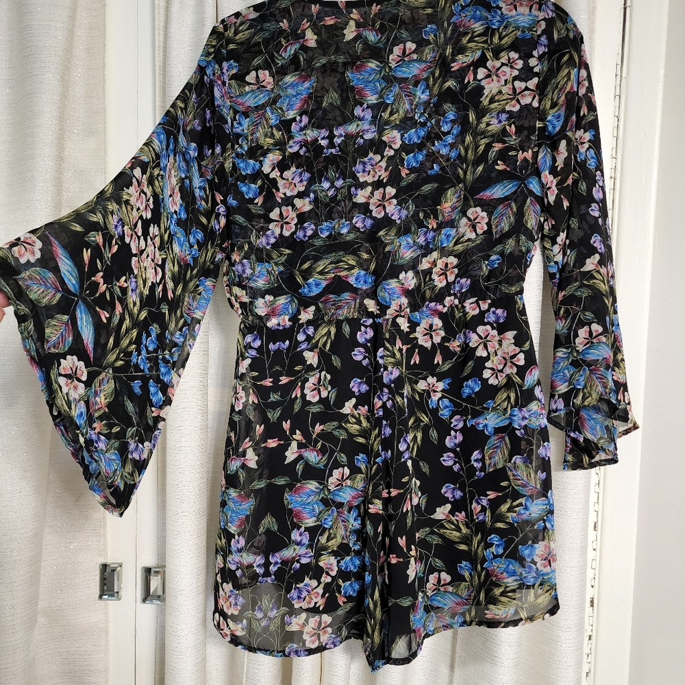 SOLD Show me your MuMu romper (small) - Picture 4 of 11